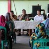Bagian Ekonomi setda Kuningan saat roadshow ke pemilik pangkalan gas lpg 3 kg.